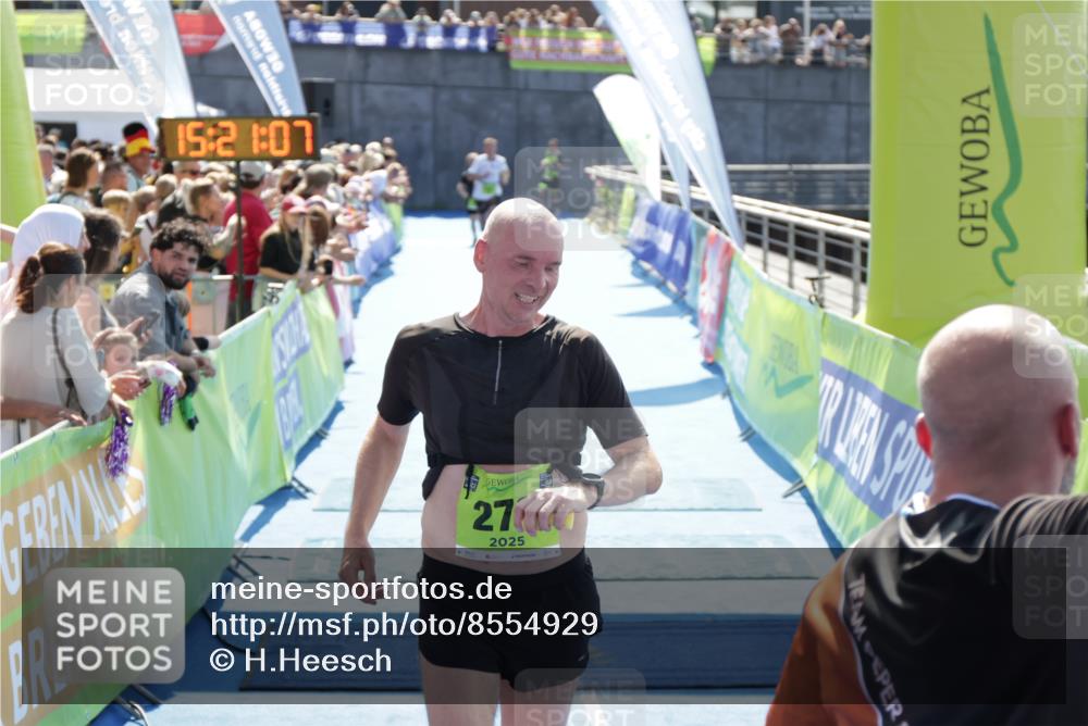10.08.2025 - GEWOBA Citytriathlon Bremen H.Heesch http://msf.ph/oto/8554929 10.08.2025 15:21:11 Ziel 198, 272 meine-sportfotos.de