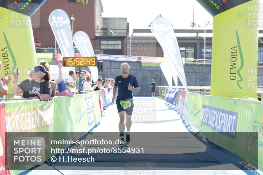 10.08.2025 - GEWOBA Citytriathlon Bremen H.Heesch http://msf.ph/oto/8554931 10.08.2025 15:52:53 Ziel 319 meine-sportfotos.de
