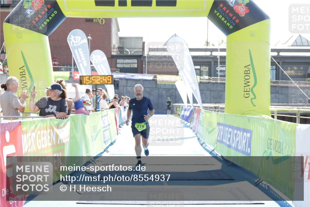 10.08.2025 - GEWOBA Citytriathlon Bremen H.Heesch http://msf.ph/oto/8554937 10.08.2025 15:52:53 Ziel 319 meine-sportfotos.de