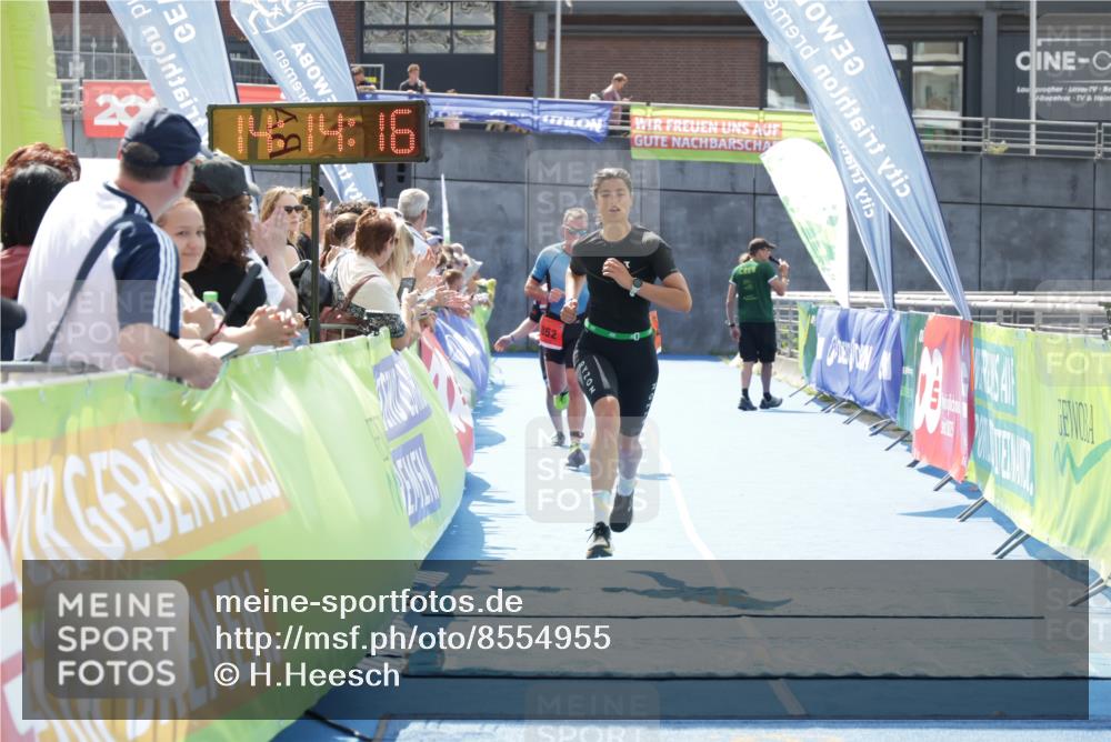 10.08.2025 - GEWOBA Citytriathlon Bremen H.Heesch http://msf.ph/oto/8554955 10.08.2025 14:14:20 Ziel 552, 852, 940 meine-sportfotos.de