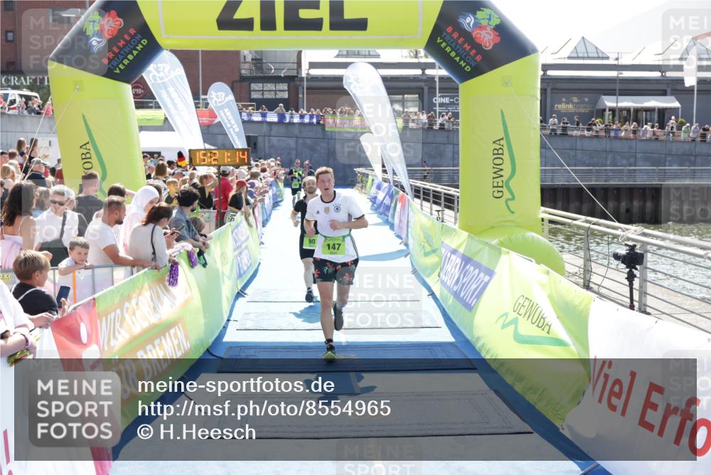 10.08.2025 - GEWOBA Citytriathlon Bremen H.Heesch http://msf.ph/oto/8554965 10.08.2025 15:21:18 Ziel 58, 90, 147 meine-sportfotos.de