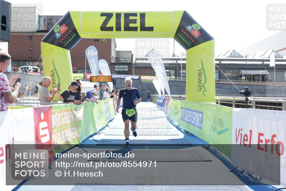 10.08.2025 - GEWOBA Citytriathlon Bremen H.Heesch http://msf.ph/oto/8554971 10.08.2025 15:52:54 Ziel 319 meine-sportfotos.de