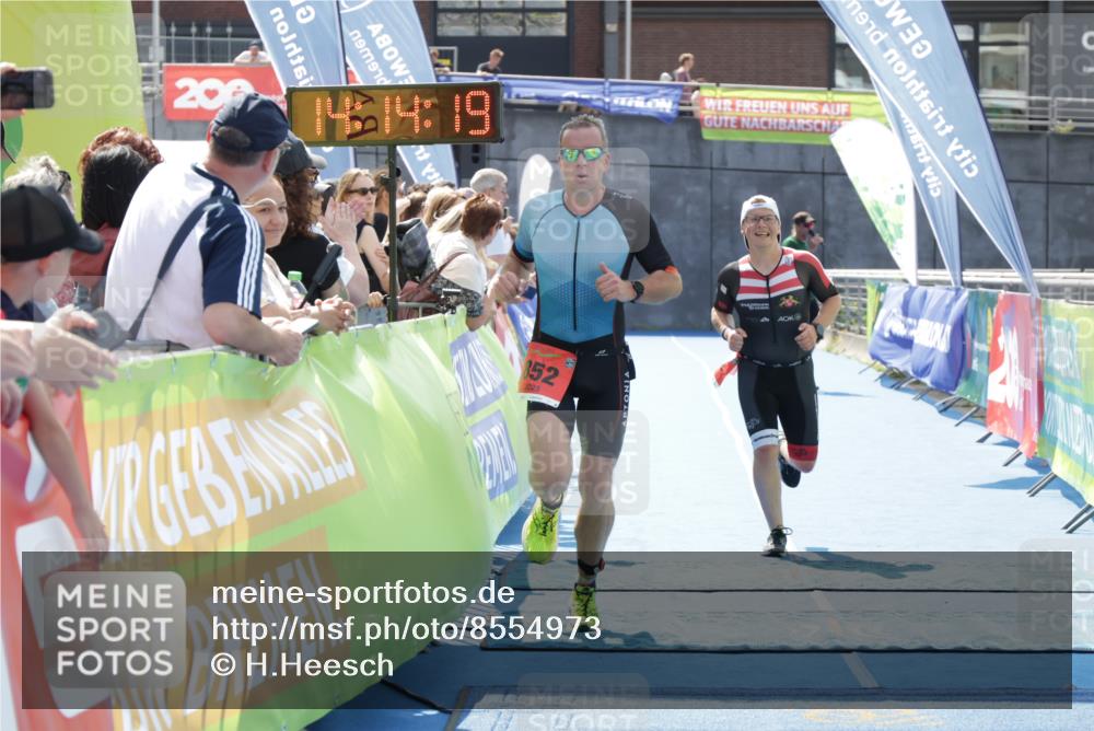 10.08.2025 - GEWOBA Citytriathlon Bremen H.Heesch http://msf.ph/oto/8554973 10.08.2025 14:14:23 Ziel 552, 852, 940 meine-sportfotos.de