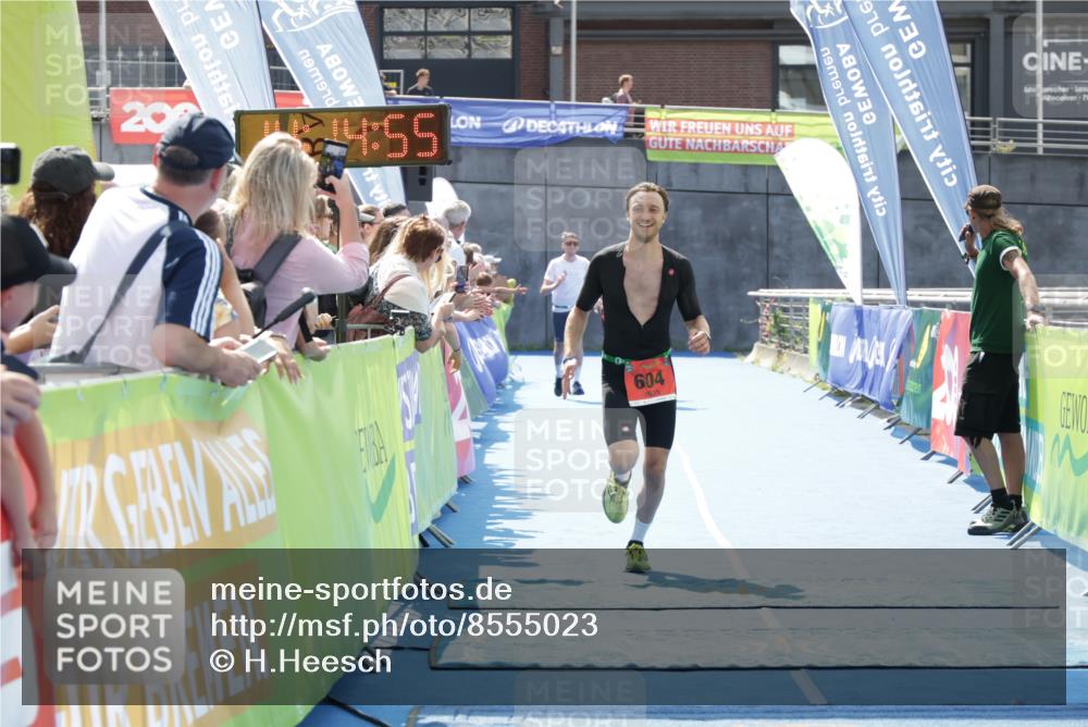 10.08.2025 - GEWOBA Citytriathlon Bremen H.Heesch http://msf.ph/oto/8555023 10.08.2025 14:14:58 Ziel 604, 1029 meine-sportfotos.de