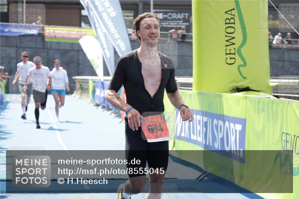 10.08.2025 - GEWOBA Citytriathlon Bremen H.Heesch http://msf.ph/oto/8555045 10.08.2025 14:15:01 Ziel 604, 642, 1029 meine-sportfotos.de
