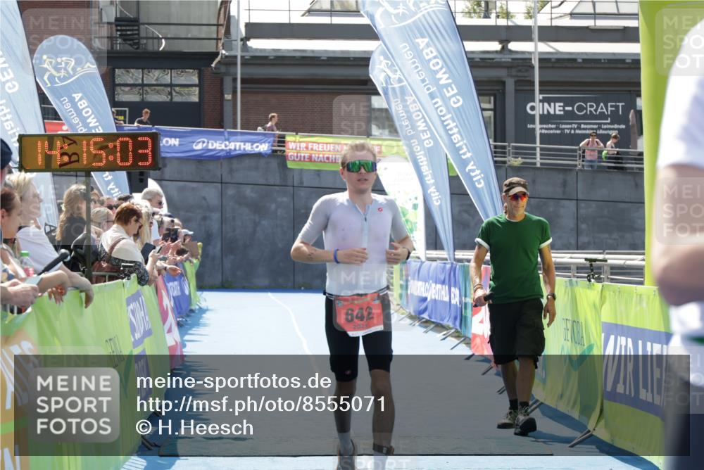 10.08.2025 - GEWOBA Citytriathlon Bremen H.Heesch http://msf.ph/oto/8555071 10.08.2025 14:15:07 Ziel 642, 1029 meine-sportfotos.de