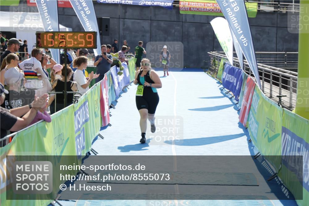 10.08.2025 - GEWOBA Citytriathlon Bremen H.Heesch http://msf.ph/oto/8555073 10.08.2025 15:56:03 Ziel 413 meine-sportfotos.de