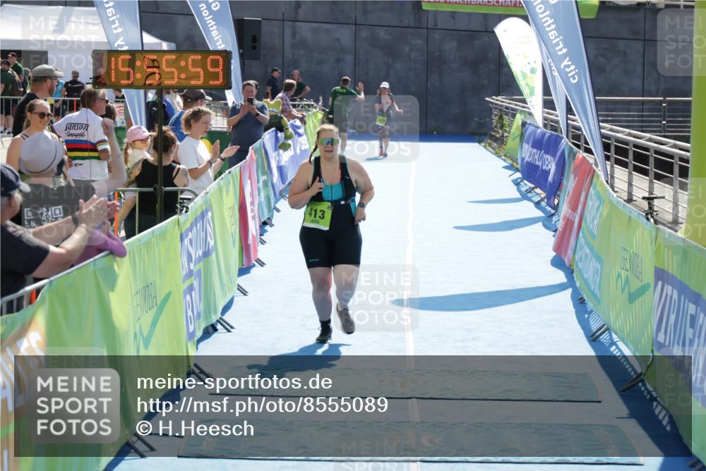 10.08.2025 - GEWOBA Citytriathlon Bremen H.Heesch http://msf.ph/oto/8555089 10.08.2025 15:56:03 Ziel 413 meine-sportfotos.de