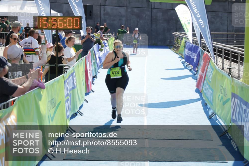 10.08.2025 - GEWOBA Citytriathlon Bremen H.Heesch http://msf.ph/oto/8555093 10.08.2025 15:56:04 Ziel 413 meine-sportfotos.de