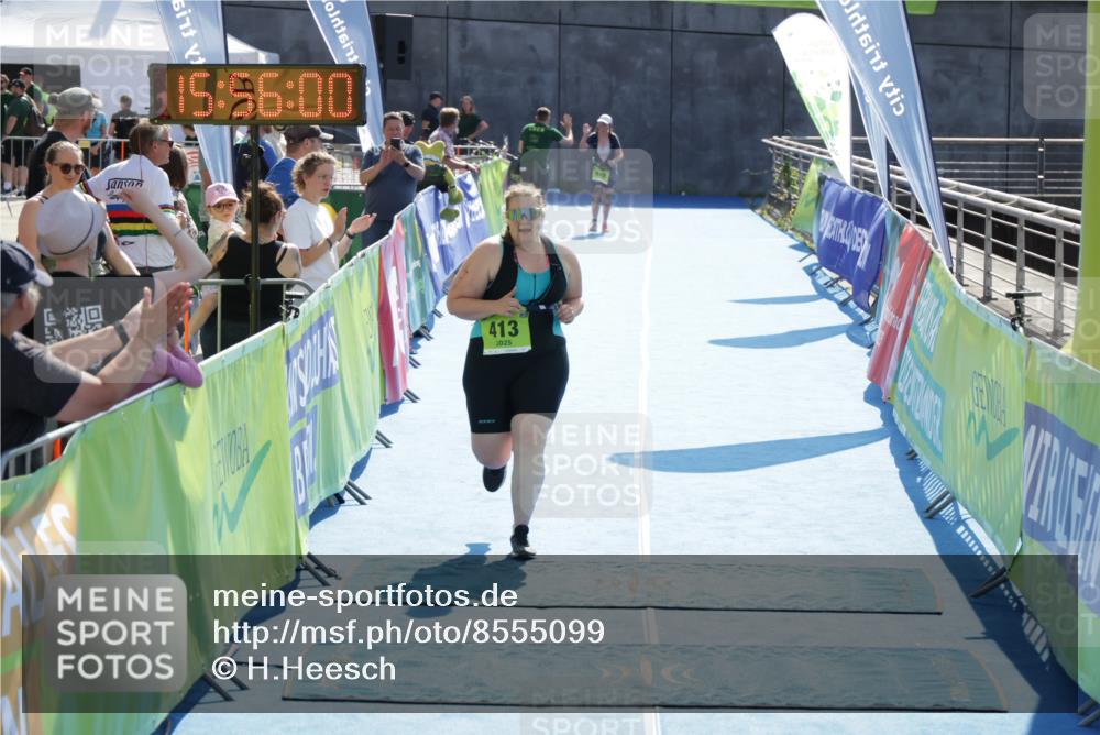 10.08.2025 - GEWOBA Citytriathlon Bremen H.Heesch http://msf.ph/oto/8555099 10.08.2025 15:56:04 Ziel 413 meine-sportfotos.de