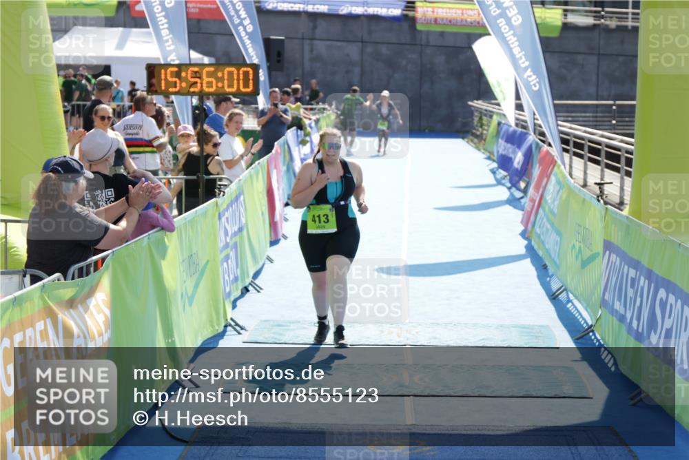 10.08.2025 - GEWOBA Citytriathlon Bremen H.Heesch http://msf.ph/oto/8555123 10.08.2025 15:56:04 Ziel 413 meine-sportfotos.de