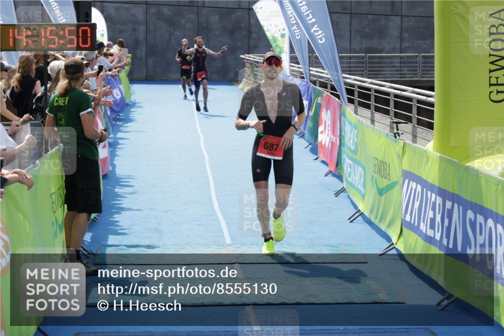 10.08.2025 - GEWOBA Citytriathlon Bremen H.Heesch http://msf.ph/oto/8555130 10.08.2025 14:15:54 Ziel 687 meine-sportfotos.de