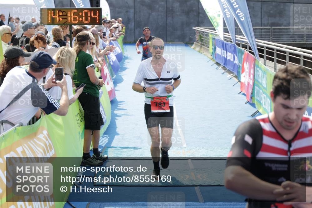 10.08.2025 - GEWOBA Citytriathlon Bremen H.Heesch http://msf.ph/oto/8555169 10.08.2025 14:16:07 Ziel 555, 699, 783, 820, 888 meine-sportfotos.de