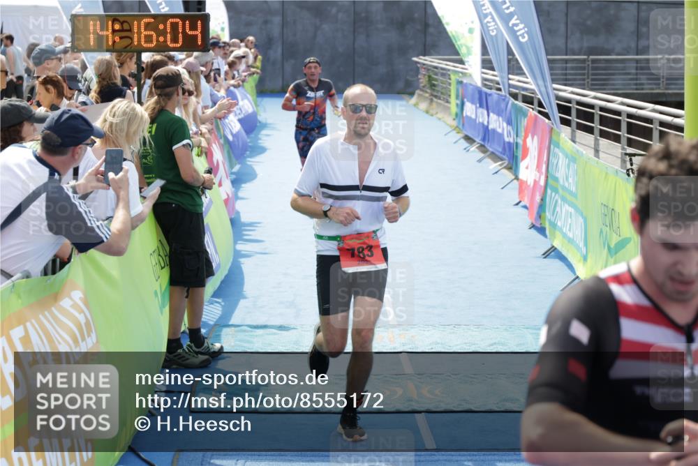 10.08.2025 - GEWOBA Citytriathlon Bremen H.Heesch http://msf.ph/oto/8555172 10.08.2025 14:16:08 Ziel 555, 699, 783, 820, 888 meine-sportfotos.de