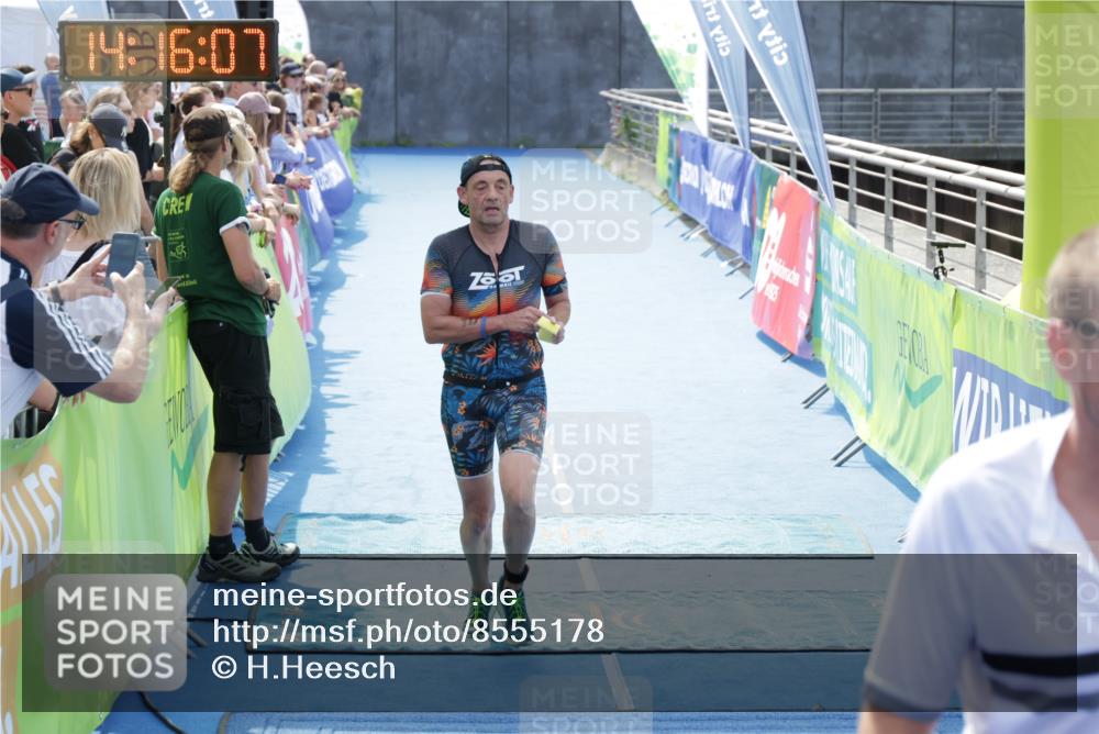 10.08.2025 - GEWOBA Citytriathlon Bremen H.Heesch http://msf.ph/oto/8555178 10.08.2025 14:16:11 Ziel 555, 783, 820, 888 meine-sportfotos.de