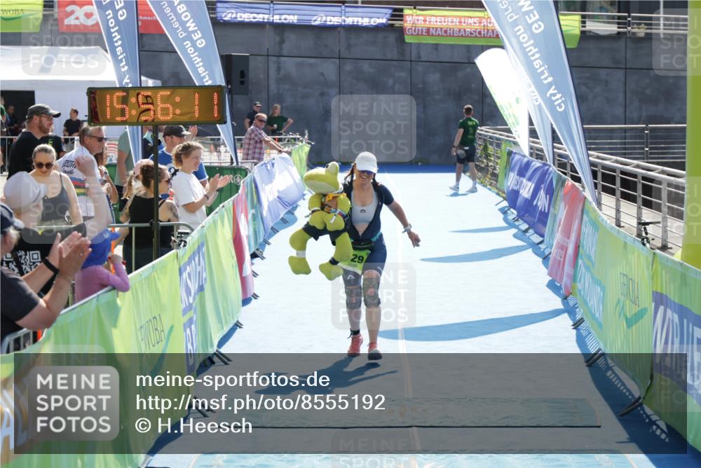 10.08.2025 - GEWOBA Citytriathlon Bremen H.Heesch http://msf.ph/oto/8555192 10.08.2025 15:56:15 Ziel 529 meine-sportfotos.de