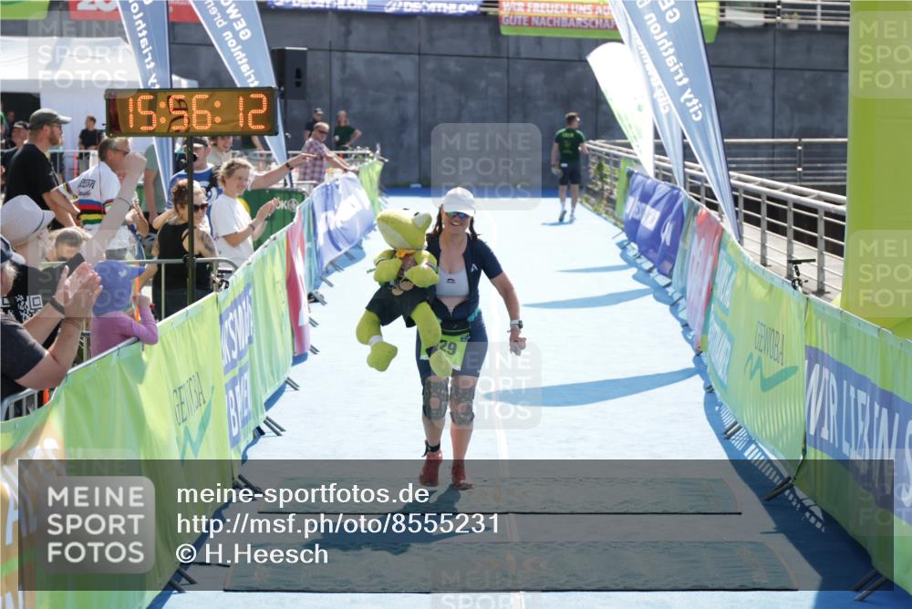 10.08.2025 - GEWOBA Citytriathlon Bremen H.Heesch http://msf.ph/oto/8555231 10.08.2025 15:56:16 Ziel 529 meine-sportfotos.de