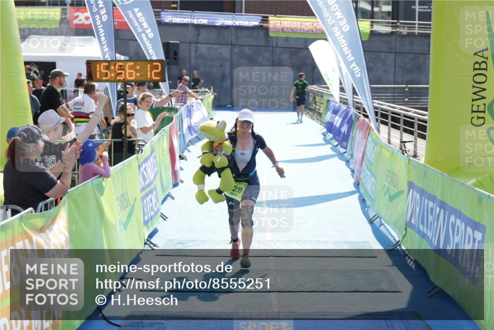 10.08.2025 - GEWOBA Citytriathlon Bremen H.Heesch http://msf.ph/oto/8555251 10.08.2025 15:56:16 Ziel 529 meine-sportfotos.de