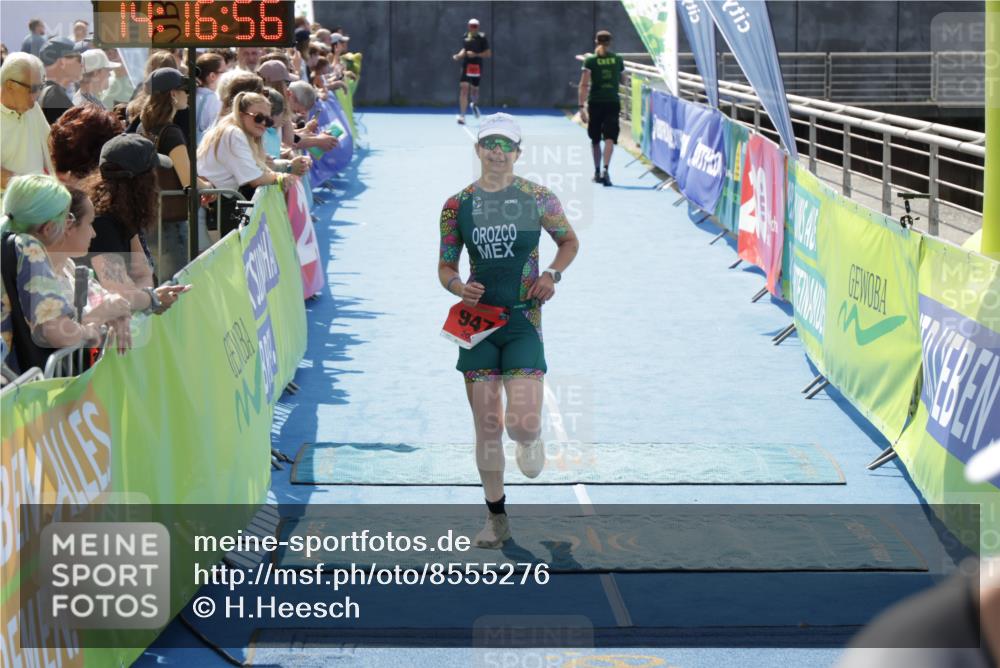 10.08.2025 - GEWOBA Citytriathlon Bremen H.Heesch http://msf.ph/oto/8555276 10.08.2025 14:16:59 Ziel 582, 804, 947 meine-sportfotos.de