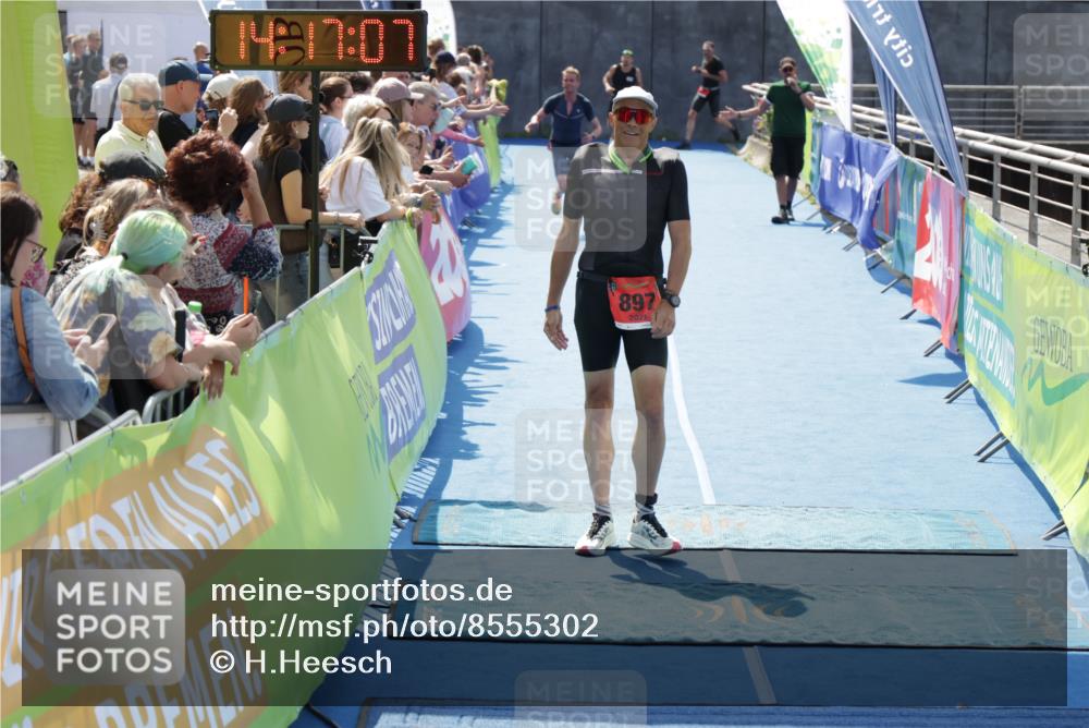 10.08.2025 - GEWOBA Citytriathlon Bremen H.Heesch http://msf.ph/oto/8555302 10.08.2025 14:17:10 Ziel 813, 897 meine-sportfotos.de