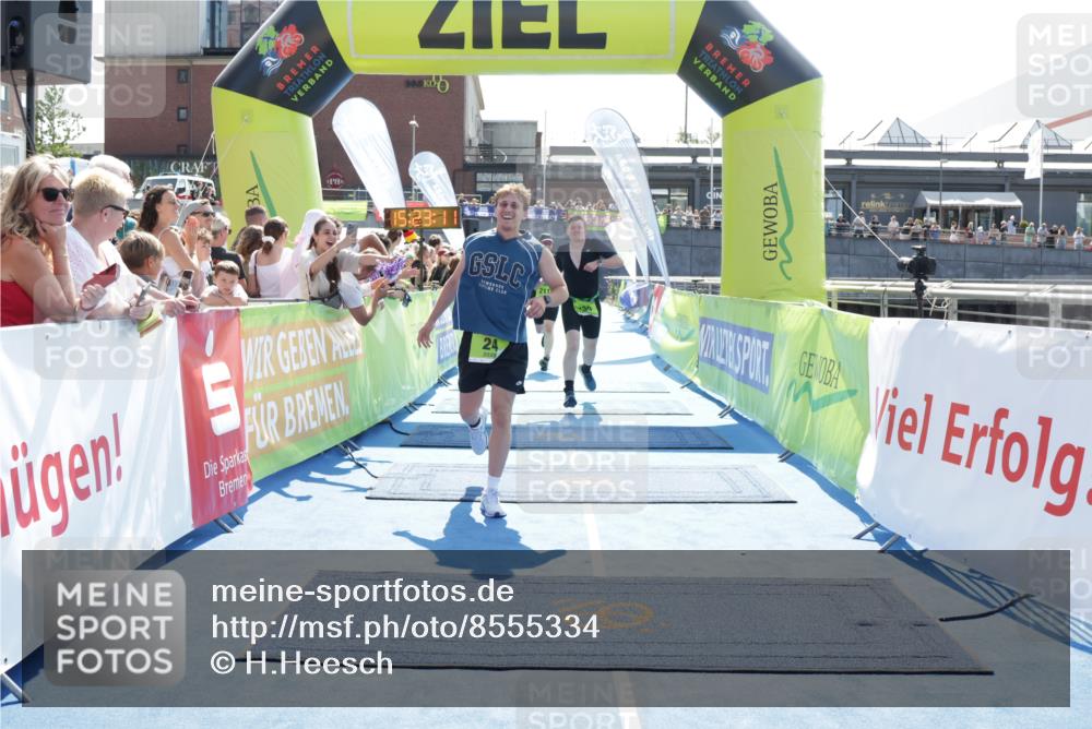 10.08.2025 - GEWOBA Citytriathlon Bremen H.Heesch http://msf.ph/oto/8555334 10.08.2025 15:23:15 Ziel 24, 100, 211 meine-sportfotos.de