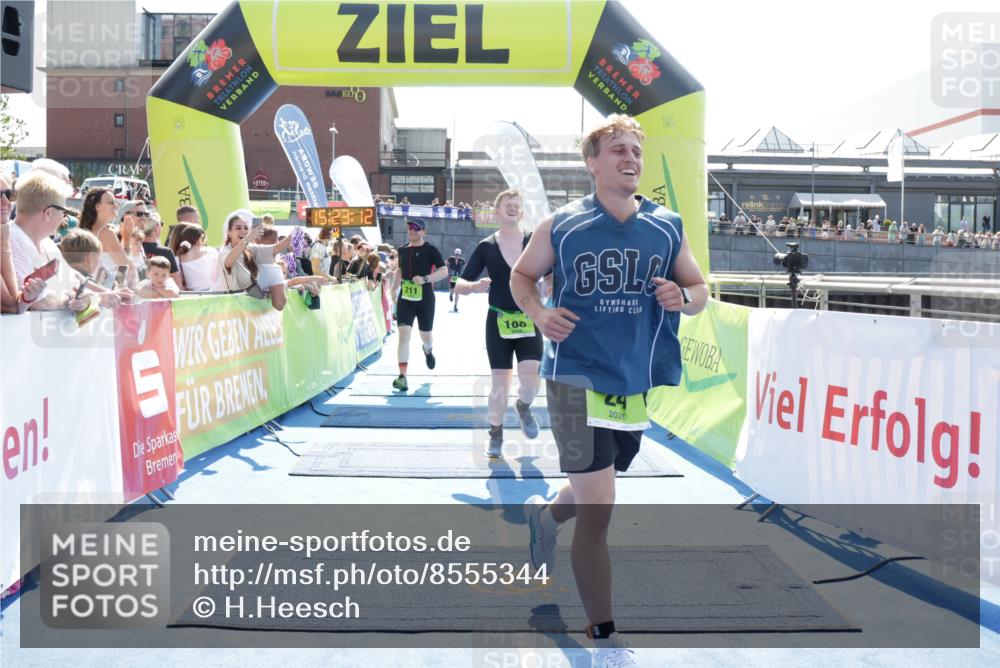 10.08.2025 - GEWOBA Citytriathlon Bremen H.Heesch http://msf.ph/oto/8555344 10.08.2025 15:23:16 Ziel 24, 100, 162, 211 meine-sportfotos.de