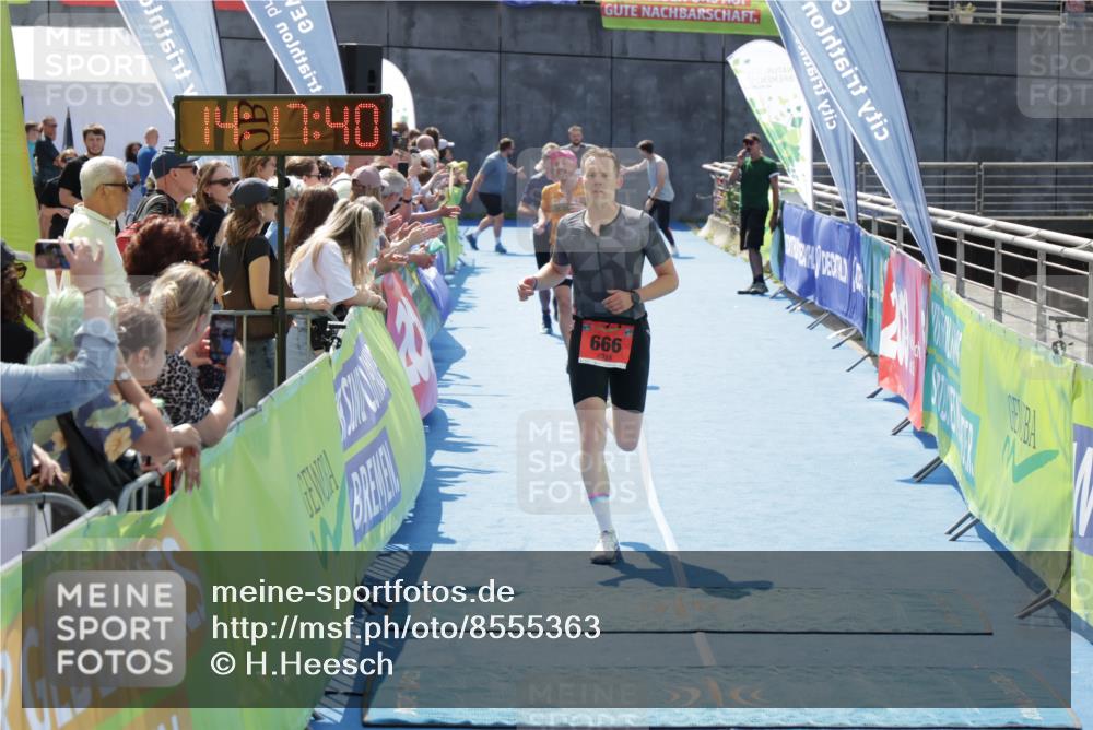 10.08.2025 - GEWOBA Citytriathlon Bremen H.Heesch http://msf.ph/oto/8555363 10.08.2025 14:17:43 Ziel 666, 764, 900 meine-sportfotos.de