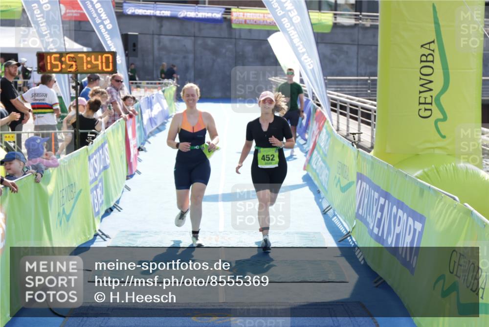 10.08.2025 - GEWOBA Citytriathlon Bremen H.Heesch http://msf.ph/oto/8555369 10.08.2025 15:57:44 Ziel 452, 454 meine-sportfotos.de