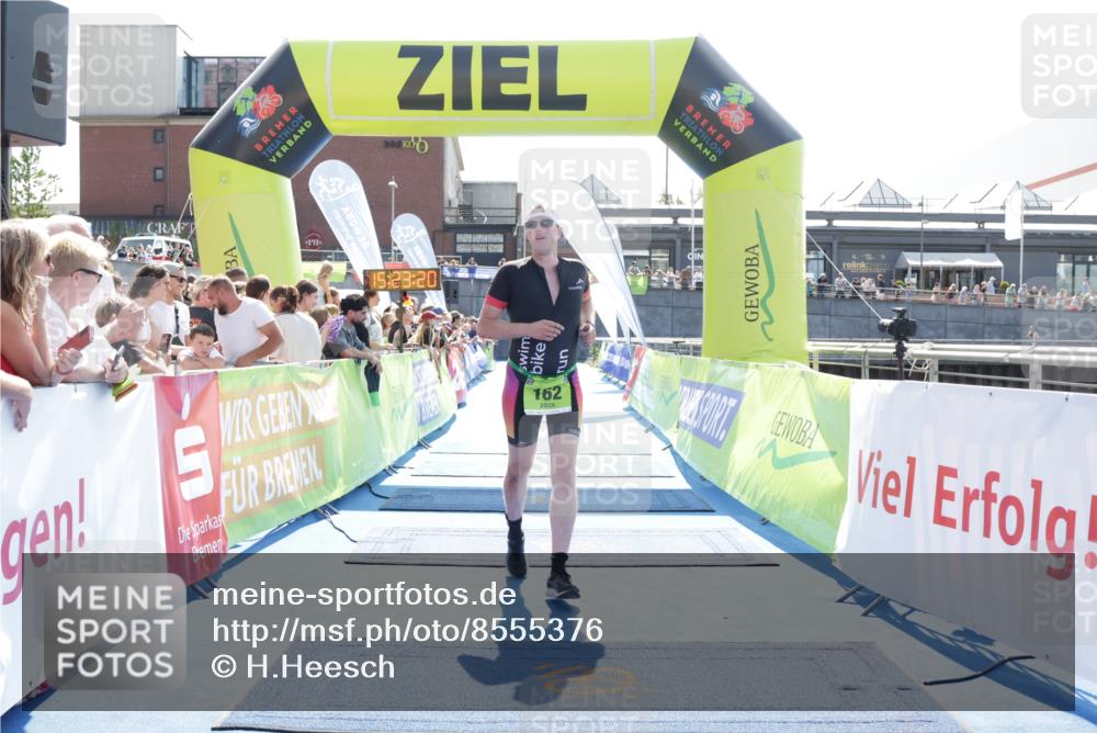 10.08.2025 - GEWOBA Citytriathlon Bremen H.Heesch http://msf.ph/oto/8555376 10.08.2025 15:23:24 Ziel 162, 211 meine-sportfotos.de