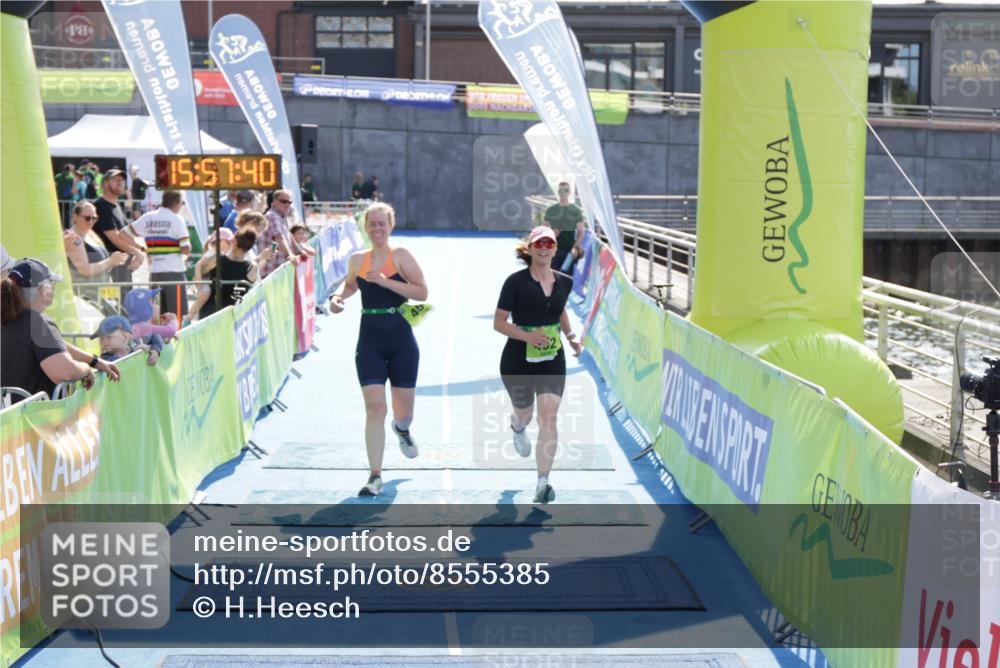 10.08.2025 - GEWOBA Citytriathlon Bremen H.Heesch http://msf.ph/oto/8555385 10.08.2025 15:57:44 Ziel 452, 454 meine-sportfotos.de