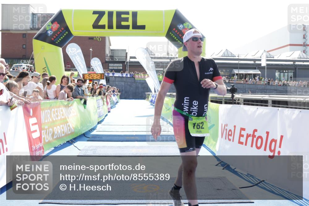 10.08.2025 - GEWOBA Citytriathlon Bremen H.Heesch http://msf.ph/oto/8555389 10.08.2025 15:23:25 Ziel 162 meine-sportfotos.de