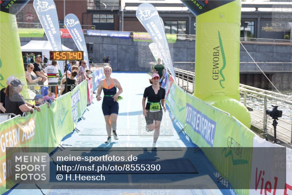 10.08.2025 - GEWOBA Citytriathlon Bremen H.Heesch http://msf.ph/oto/8555390 10.08.2025 15:57:44 Ziel 452, 454 meine-sportfotos.de