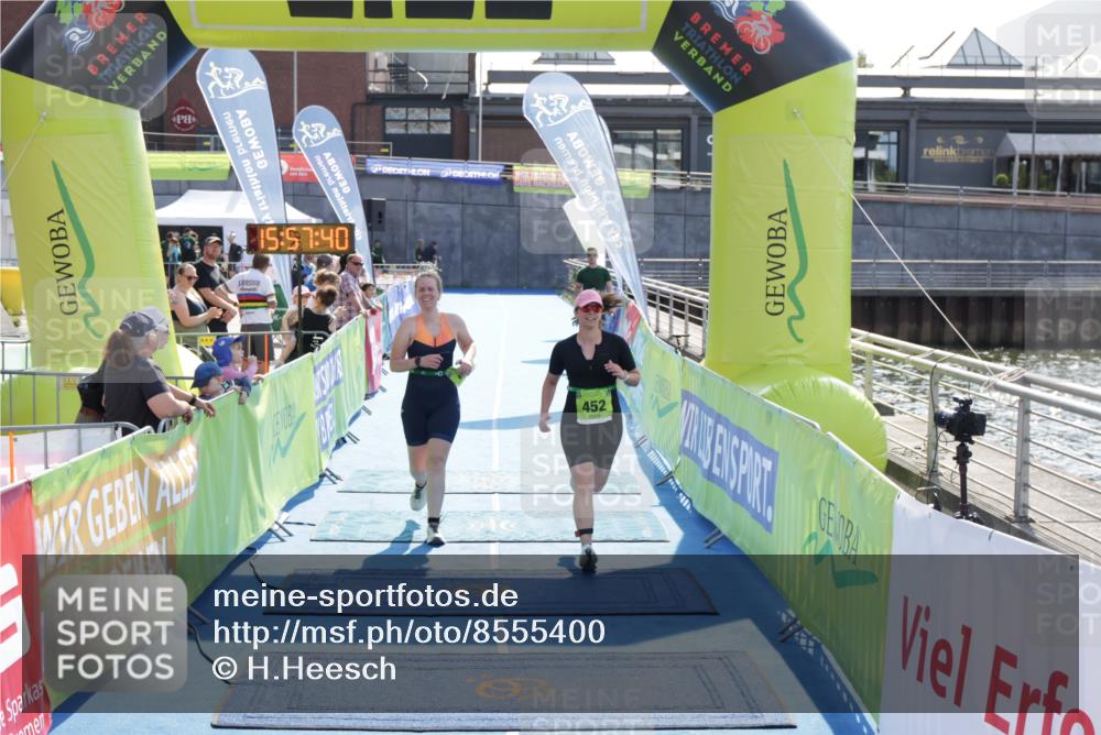 10.08.2025 - GEWOBA Citytriathlon Bremen H.Heesch http://msf.ph/oto/8555400 10.08.2025 15:57:44 Ziel 452, 454 meine-sportfotos.de