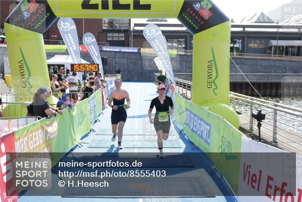 10.08.2025 - GEWOBA Citytriathlon Bremen H.Heesch http://msf.ph/oto/8555403 10.08.2025 15:57:44 Ziel 452, 454 meine-sportfotos.de