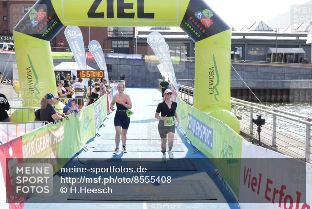 10.08.2025 - GEWOBA Citytriathlon Bremen H.Heesch http://msf.ph/oto/8555408 10.08.2025 15:57:45 Ziel 452, 454 meine-sportfotos.de