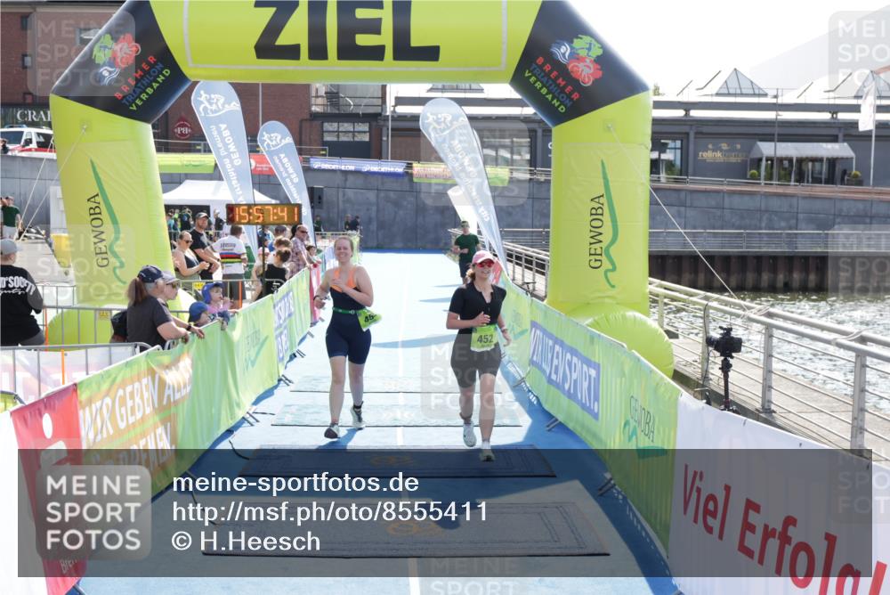 10.08.2025 - GEWOBA Citytriathlon Bremen H.Heesch http://msf.ph/oto/8555411 10.08.2025 15:57:45 Ziel 452, 454 meine-sportfotos.de