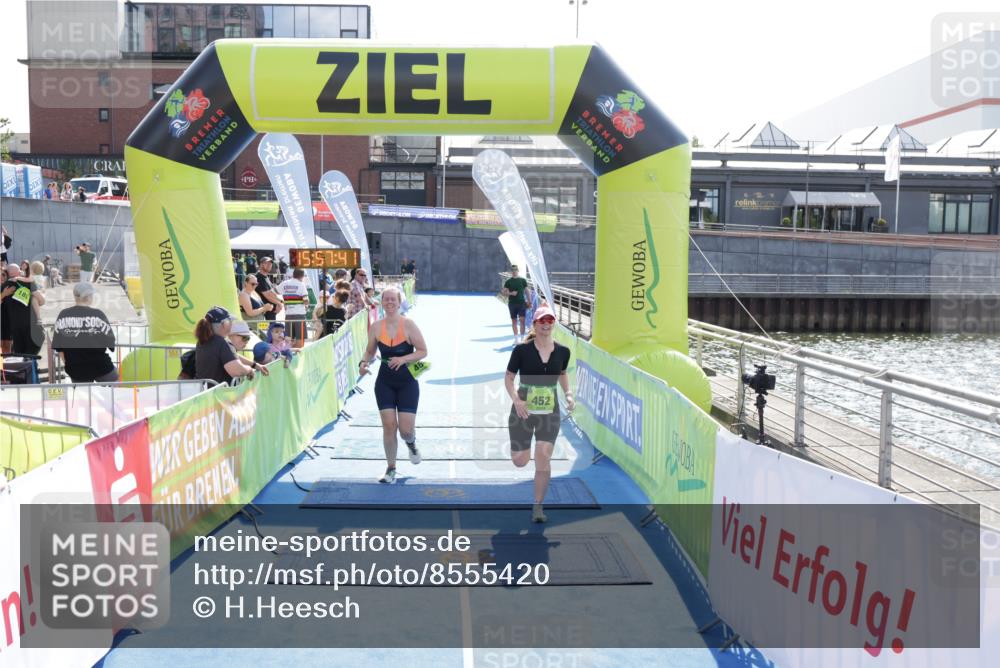 10.08.2025 - GEWOBA Citytriathlon Bremen H.Heesch http://msf.ph/oto/8555420 10.08.2025 15:57:45 Ziel 452, 454 meine-sportfotos.de