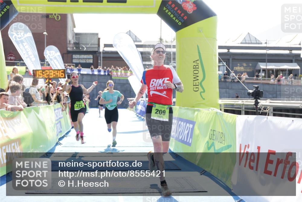 10.08.2025 - GEWOBA Citytriathlon Bremen H.Heesch http://msf.ph/oto/8555421 10.08.2025 15:23:50 Ziel 98, 209, 360, 363, 372 meine-sportfotos.de