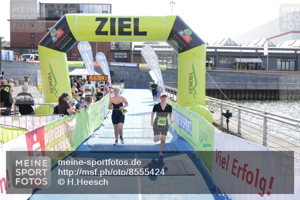 10.08.2025 - GEWOBA Citytriathlon Bremen H.Heesch http://msf.ph/oto/8555424 10.08.2025 15:57:45 Ziel 452, 454 meine-sportfotos.de