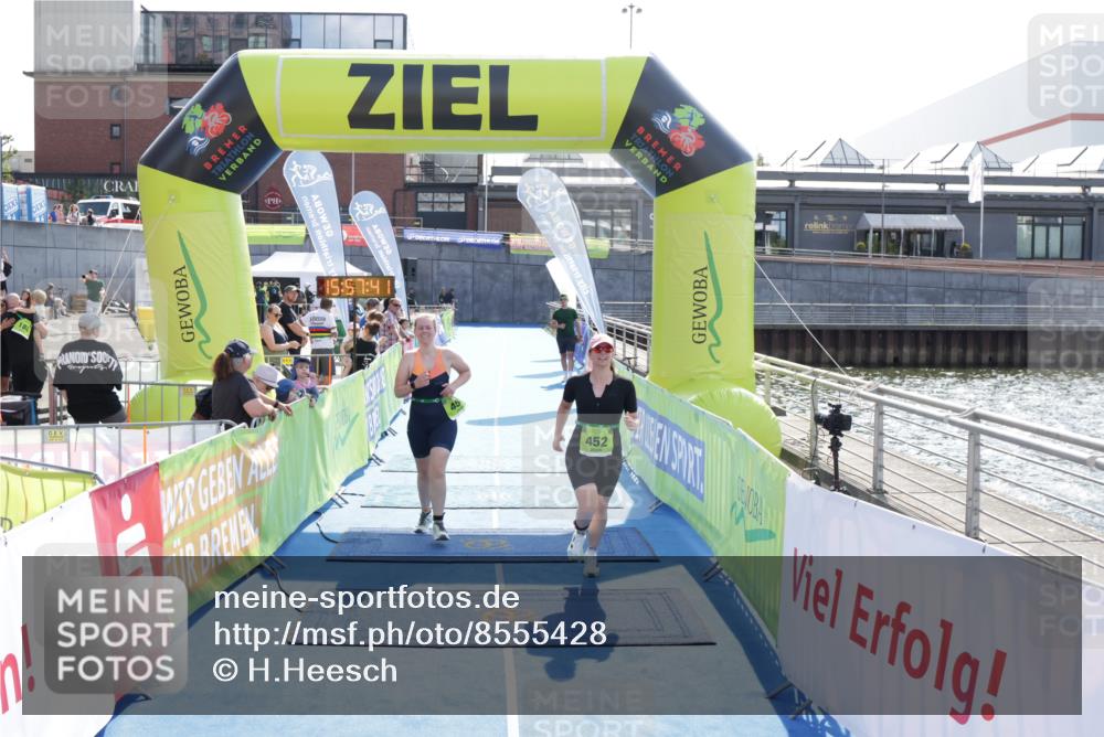 10.08.2025 - GEWOBA Citytriathlon Bremen H.Heesch http://msf.ph/oto/8555428 10.08.2025 15:57:45 Ziel 452, 454 meine-sportfotos.de