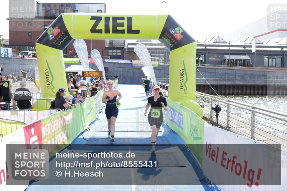 10.08.2025 - GEWOBA Citytriathlon Bremen H.Heesch http://msf.ph/oto/8555431 10.08.2025 15:57:45 Ziel 452, 454 meine-sportfotos.de