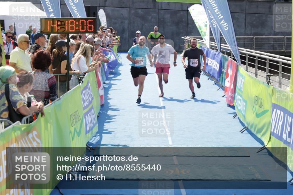 10.08.2025 - GEWOBA Citytriathlon Bremen H.Heesch http://msf.ph/oto/8555440 10.08.2025 14:18:10 Ziel 759, 1039 meine-sportfotos.de