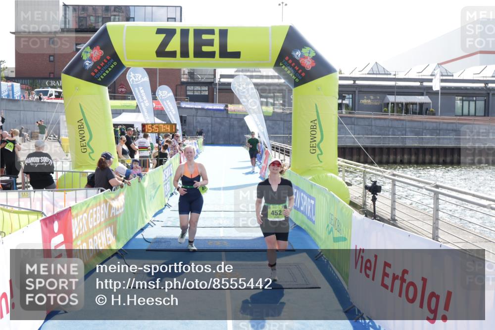 10.08.2025 - GEWOBA Citytriathlon Bremen H.Heesch http://msf.ph/oto/8555442 10.08.2025 15:57:45 Ziel 452, 454 meine-sportfotos.de