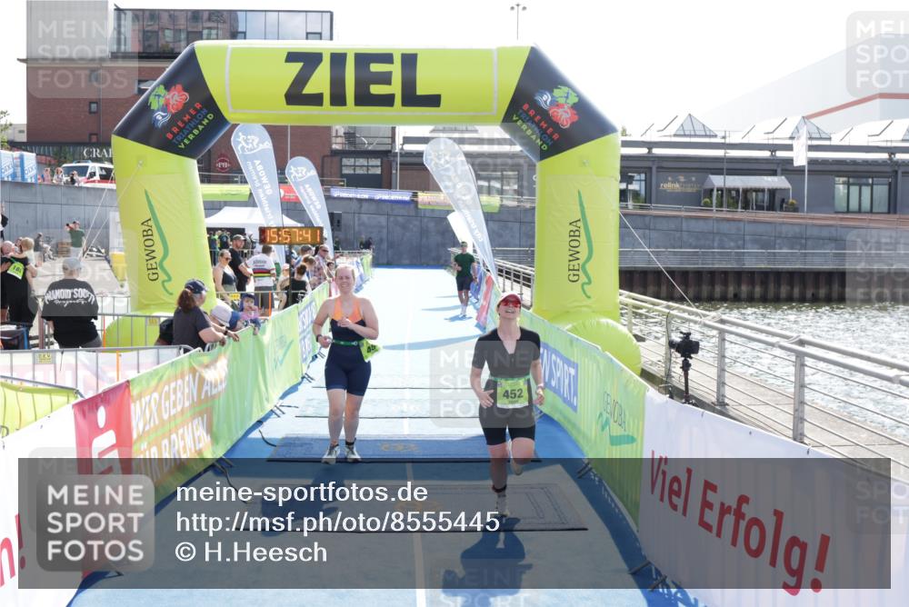 10.08.2025 - GEWOBA Citytriathlon Bremen H.Heesch http://msf.ph/oto/8555445 10.08.2025 15:57:45 Ziel 452, 454 meine-sportfotos.de