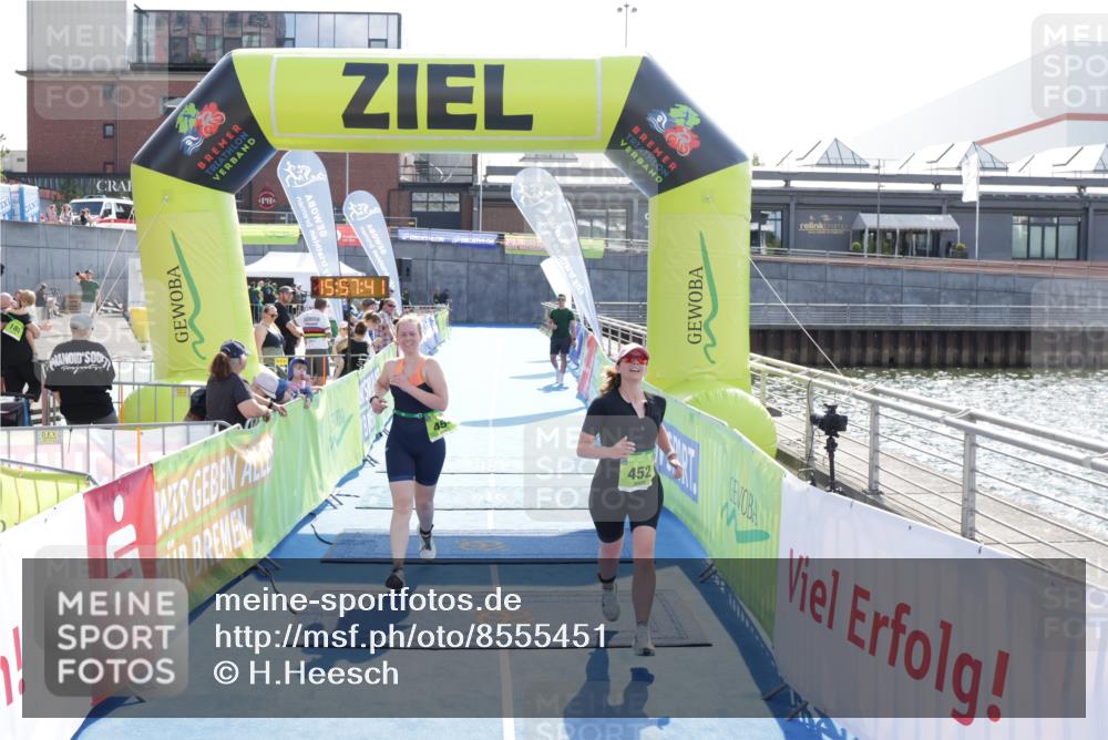 10.08.2025 - GEWOBA Citytriathlon Bremen H.Heesch http://msf.ph/oto/8555451 10.08.2025 15:57:45 Ziel 452, 454 meine-sportfotos.de