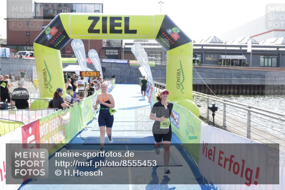 10.08.2025 - GEWOBA Citytriathlon Bremen H.Heesch http://msf.ph/oto/8555453 10.08.2025 15:57:46 Ziel 452, 454 meine-sportfotos.de