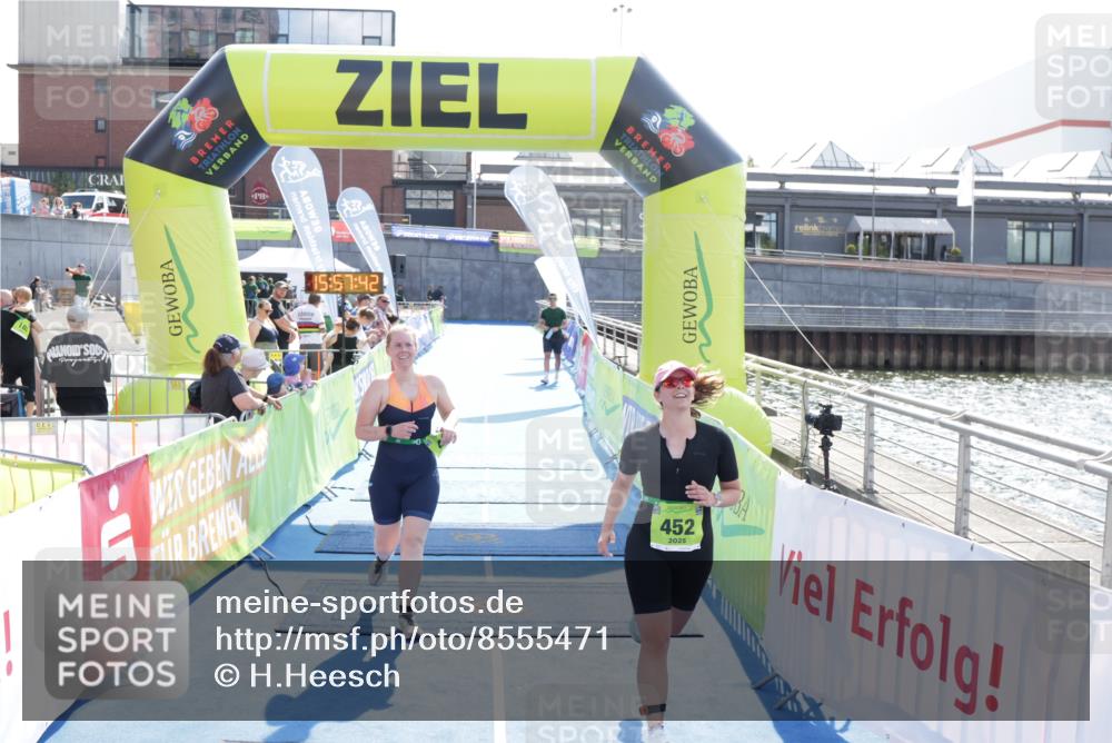 10.08.2025 - GEWOBA Citytriathlon Bremen H.Heesch http://msf.ph/oto/8555471 10.08.2025 15:57:46 Ziel 452, 454 meine-sportfotos.de