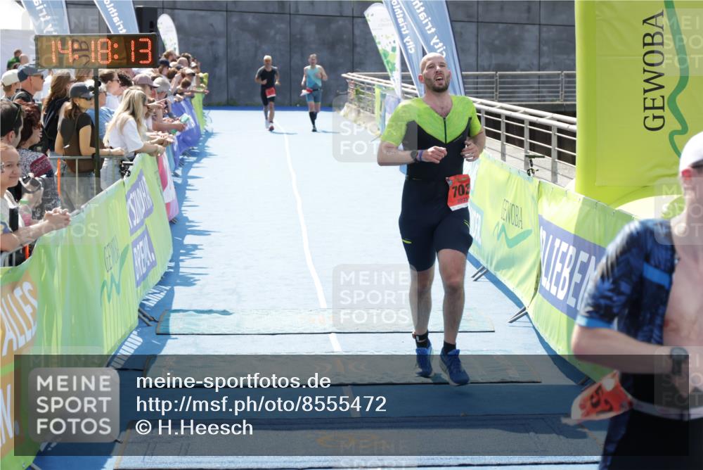 10.08.2025 - GEWOBA Citytriathlon Bremen H.Heesch http://msf.ph/oto/8555472 10.08.2025 14:18:17 Ziel 702, 752, 1039 meine-sportfotos.de