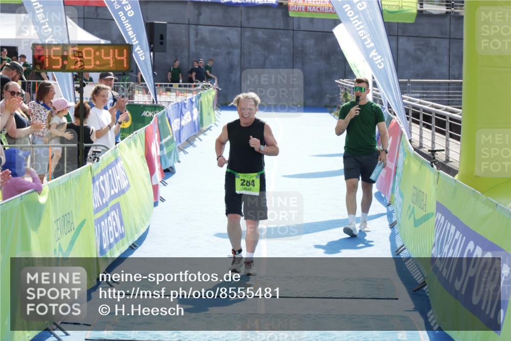 10.08.2025 - GEWOBA Citytriathlon Bremen H.Heesch http://msf.ph/oto/8555481 10.08.2025 15:59:48 Ziel 284 meine-sportfotos.de