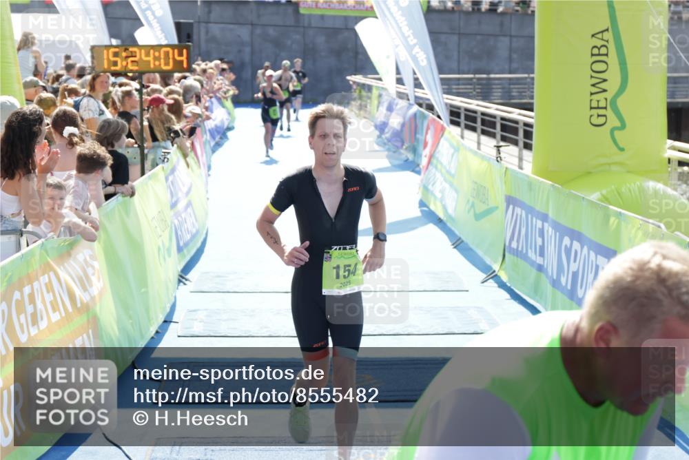10.08.2025 - GEWOBA Citytriathlon Bremen H.Heesch http://msf.ph/oto/8555482 10.08.2025 15:24:08 Ziel 154, 250, 478 meine-sportfotos.de